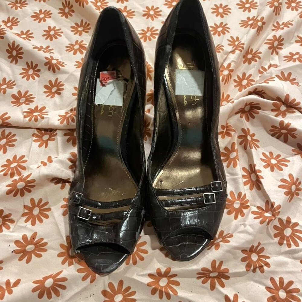 Women's Black and Brown Courts